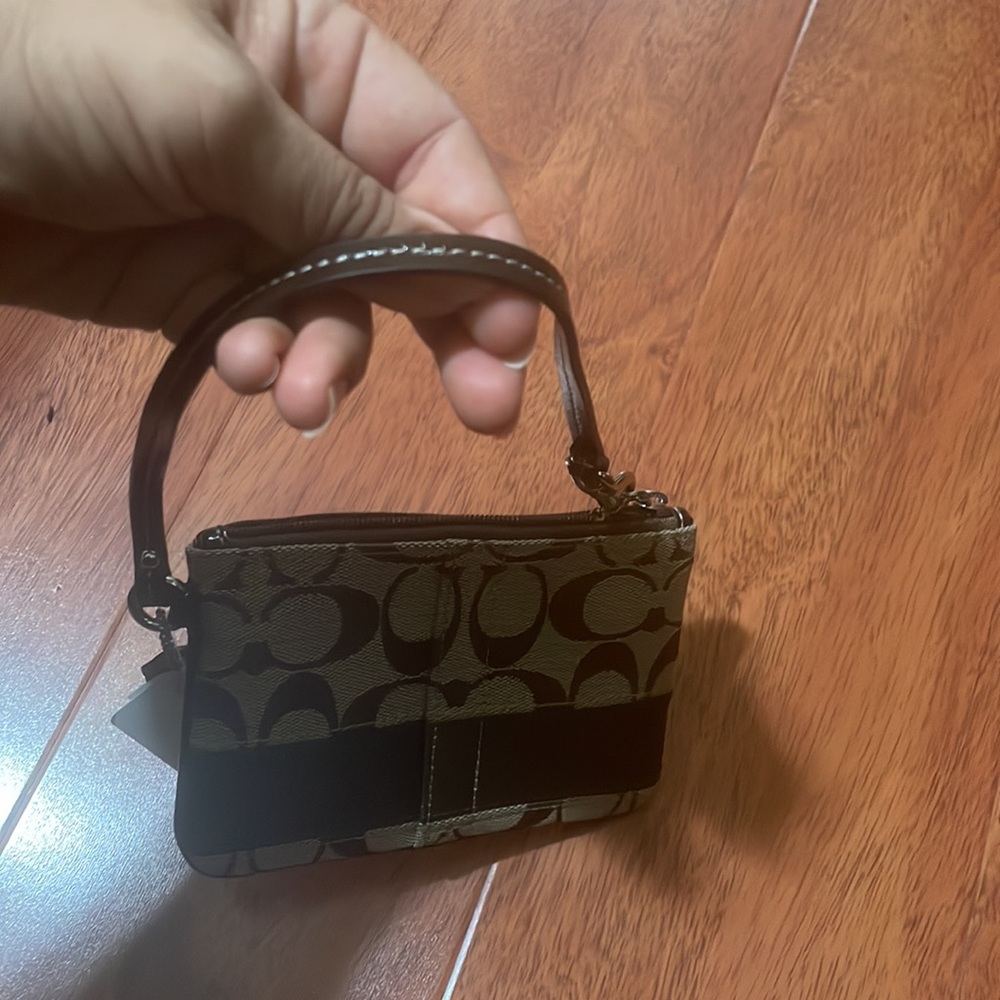Coach wristlet - Picture 6 of 8